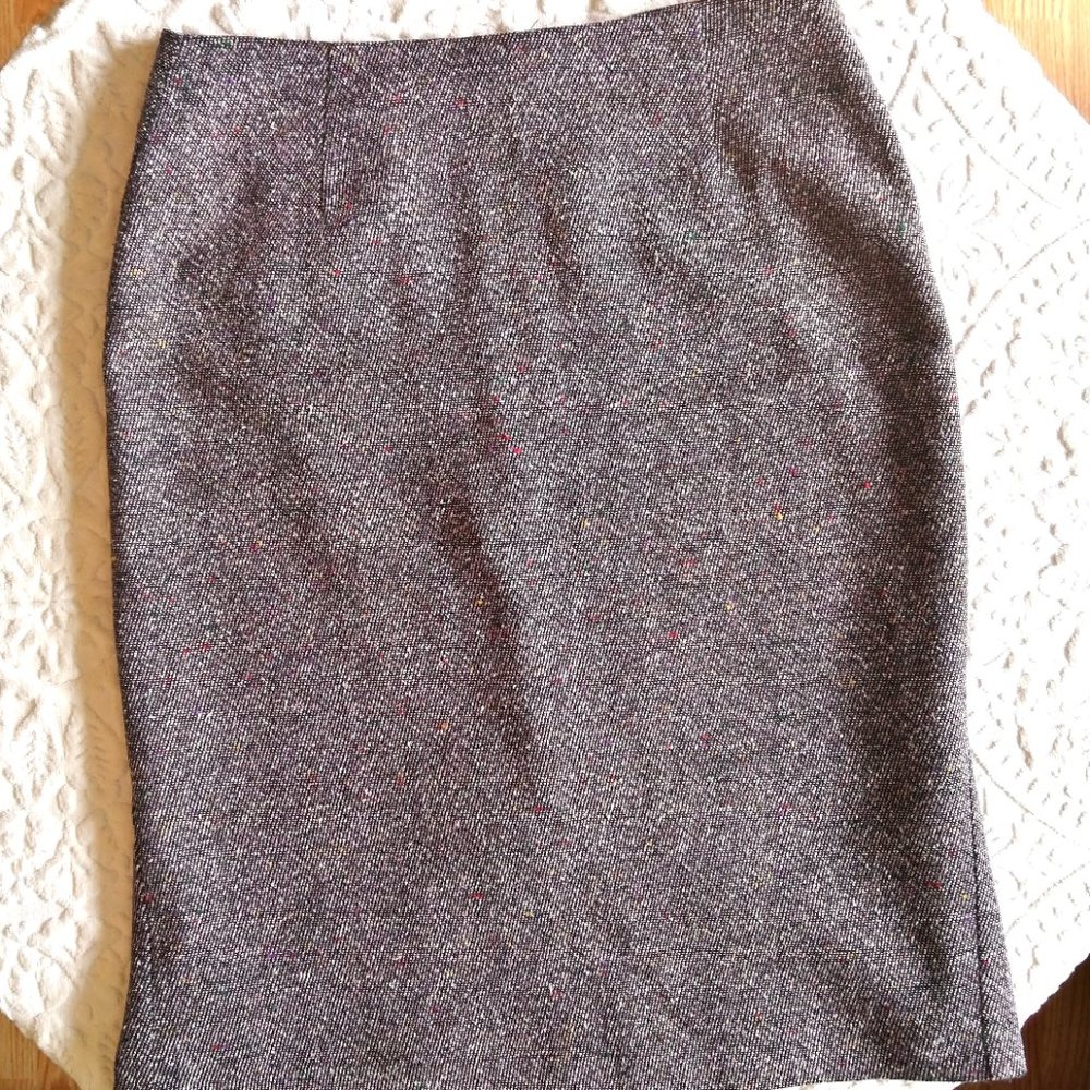 Structured Skirt - Picture 7 of 8